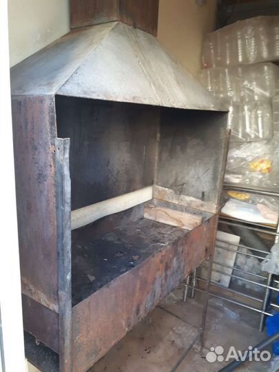 Мангал с вытяжным зонтом и трубой