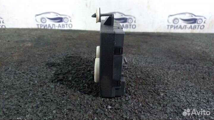 Блок управления дверьми передний левый Volkswagen