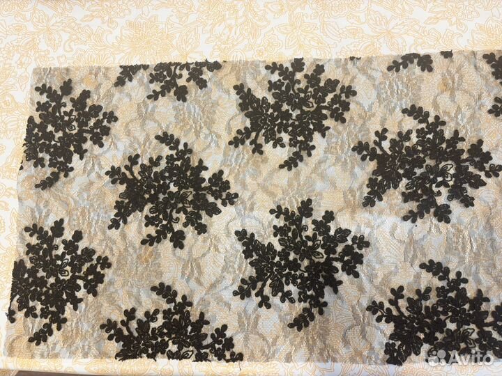 Отрезок ткани кружево