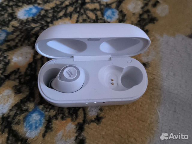 Беспроводные наушники jbl t 100 tws