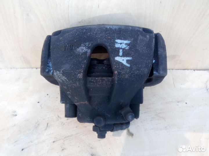 Суппорт передний правый на Опель Астра Н Зафира Б