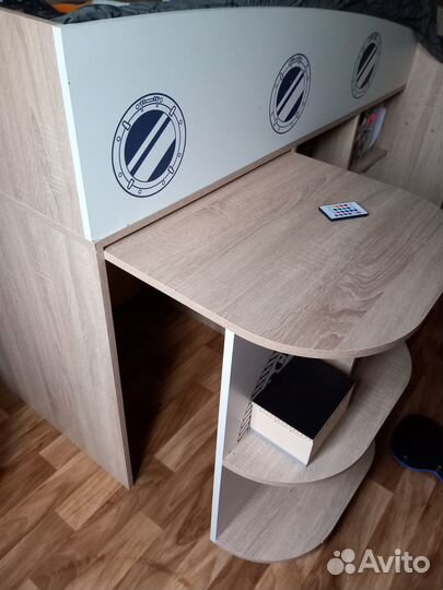 Кровать чердак со столом бу