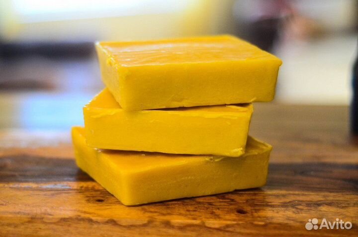 Воск пчелиный натуральный. Вылит в форме брикета