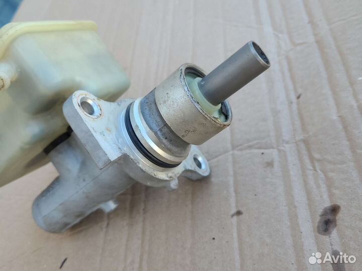 Главный тормозной цилиндр Opel Omega B 1995-2004г