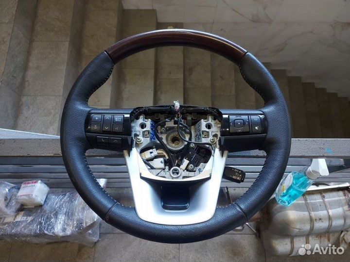 Руль Toyota Fortuner внедорожник 2.8 2019