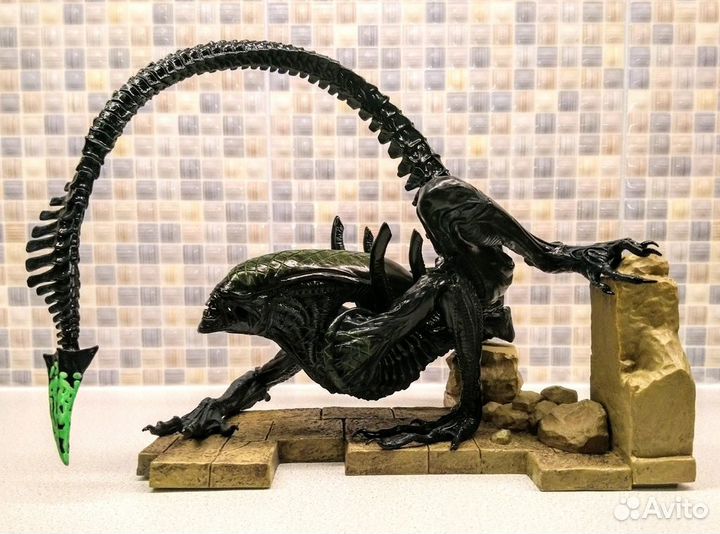 Фигурка Чужого из фильма Чужой против Хищника