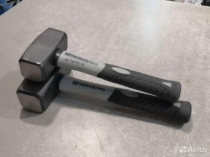 Кувалда с фиберглассовой рукояткой 1.25 кг thorvik