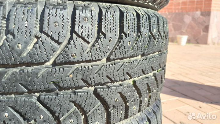 Bridgestone Ice Cruiser 7000S 205/60 R16 92T