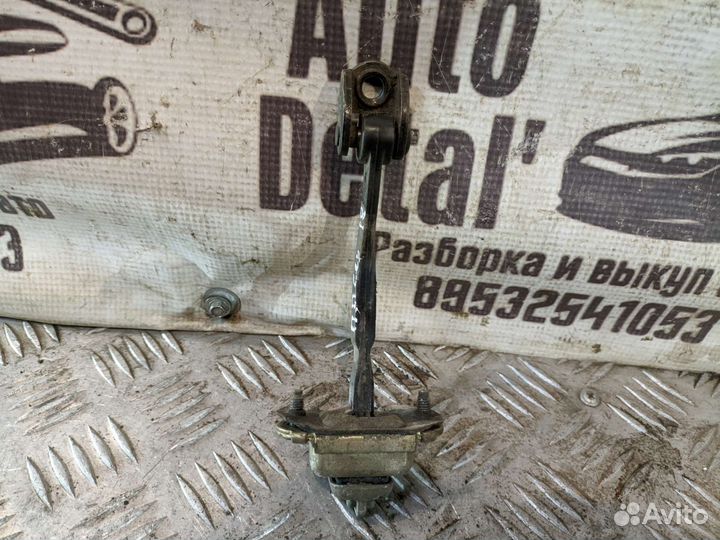 Ограничитель двери передний правый ford focus 1