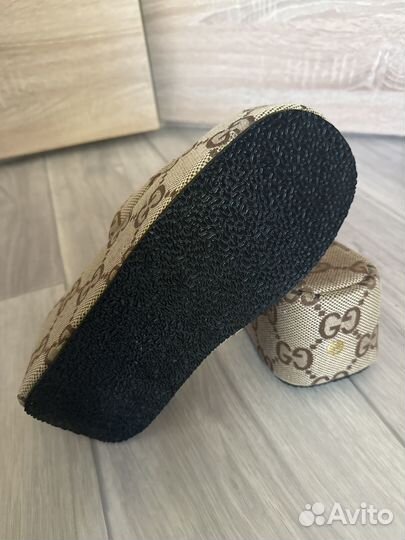 Шлепки на платформе