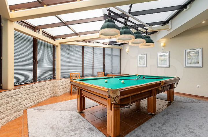 Дом 450 м² на участке 18,7 сот.