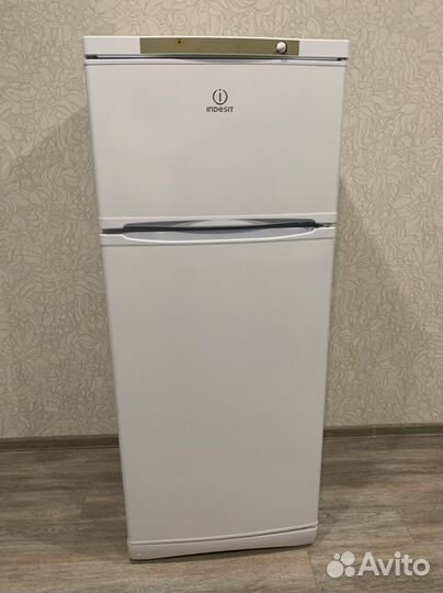 Холодильник-морозильник Indesit 2х-камерный