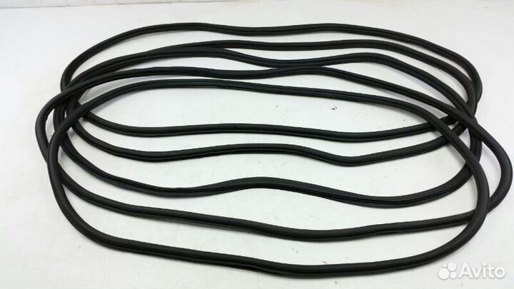 Уплотнение дверное заднее правое Volkswagen Polo