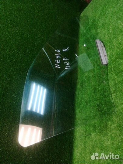 Стекло двери переднее правое Daewoo Nexia