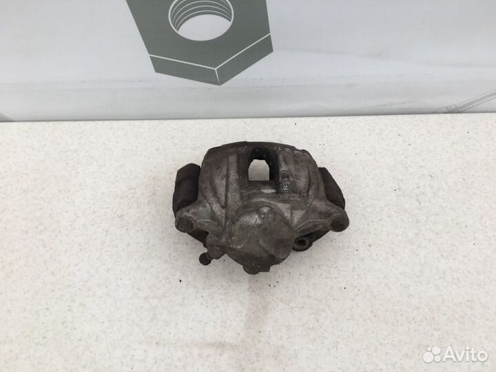 Тормозной суппорт передний правый Mercedes-Benz E