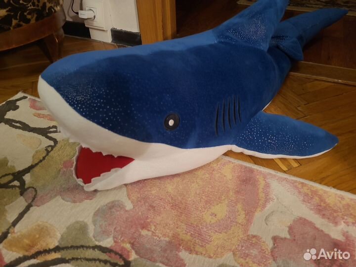 Большая мягкая игрушка акула