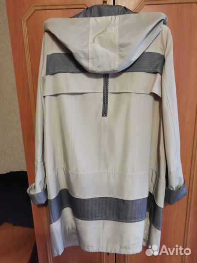 Ветровка женская