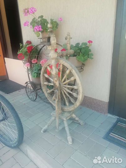 Прялка деревянная стар утюг ухват сковародк