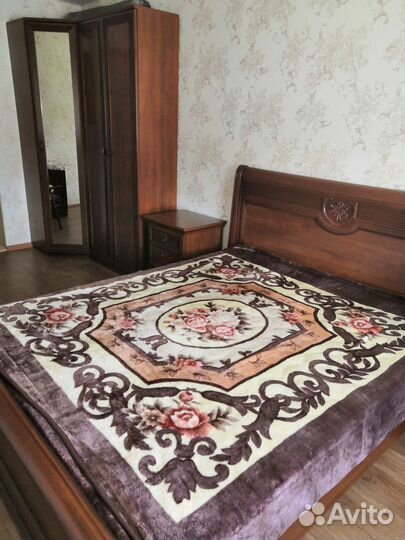 Двуспальная кровать с матрасом 160*200