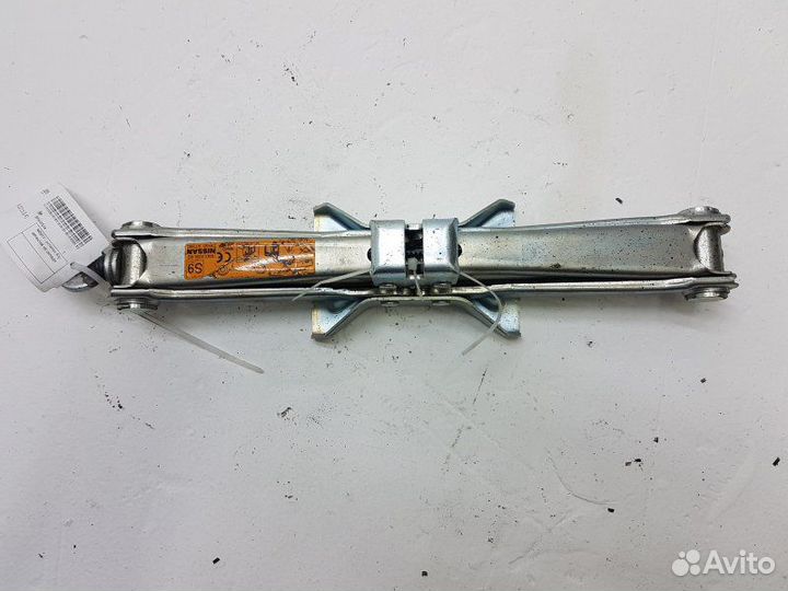 Домкрат Nissan Teana