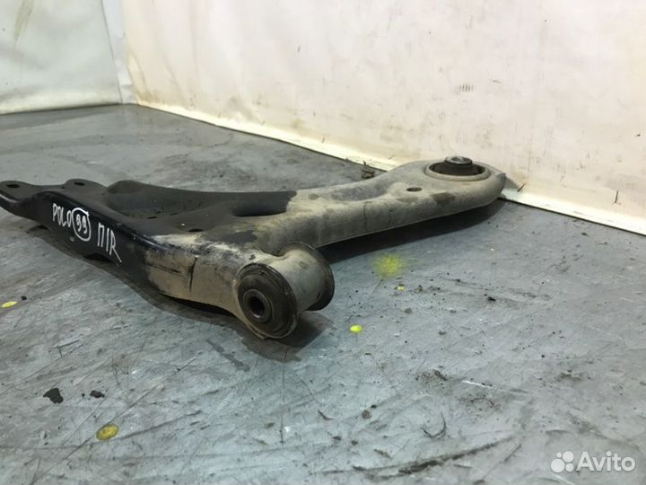 Рычаг поперечный передний правый Volkswagen Polo 1