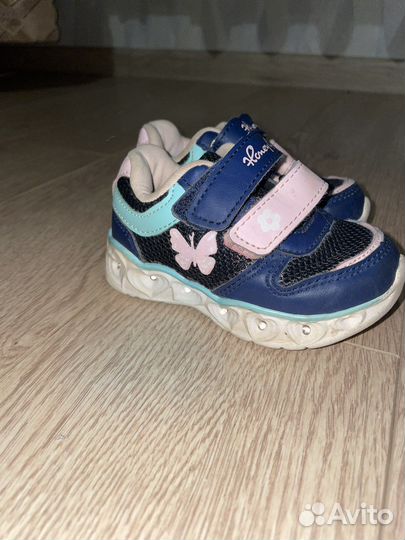 Кроссовки для девочки 20