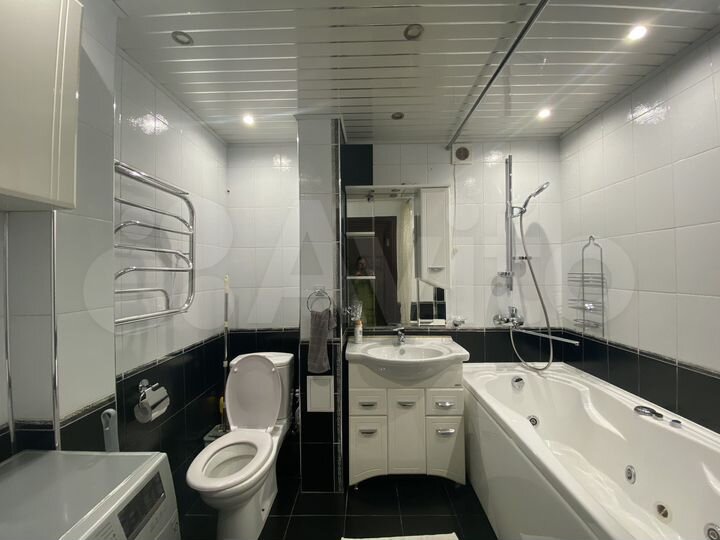 2-к. квартира, 60 м², 1/9 эт.