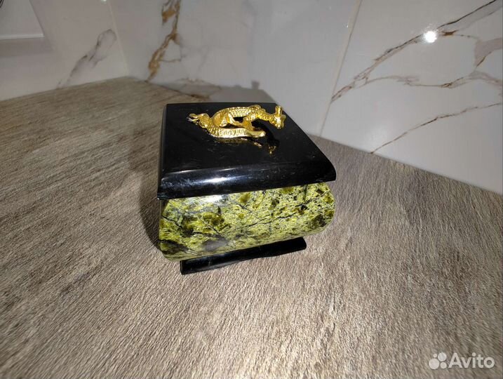 Шкатулка для украшений из Змеевика