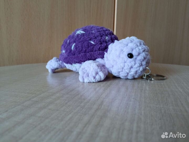 Вязаная черепашка брелок