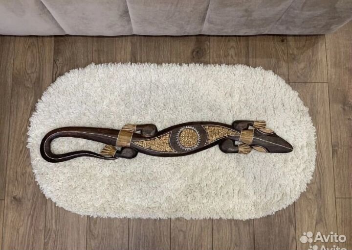 Интерьерные жираф и геккон