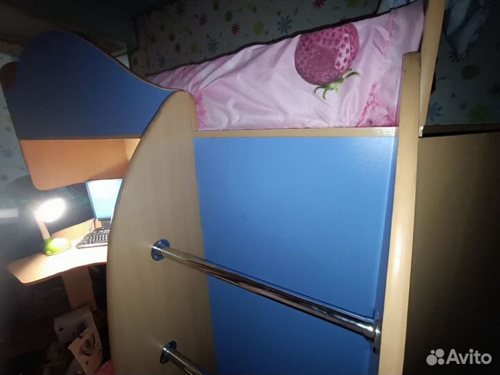 Двухъярусная кровать со шкафом и столом