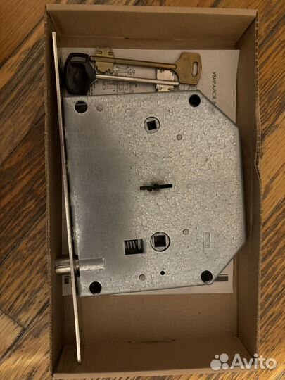 Замок дверной