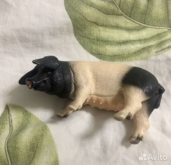 Семейство свиней Collecta и Schleich