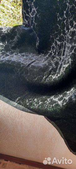 Ткань на платье. Бархат. Темно изумрудного цвета