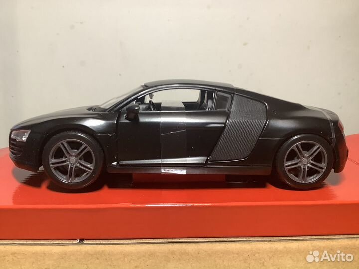 Модель автомобиля audi R8 1:24 Maisto