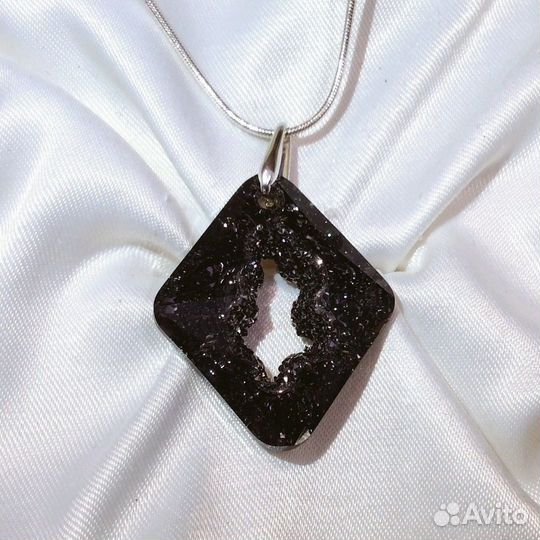 Кулон с кристаллом Swarovski