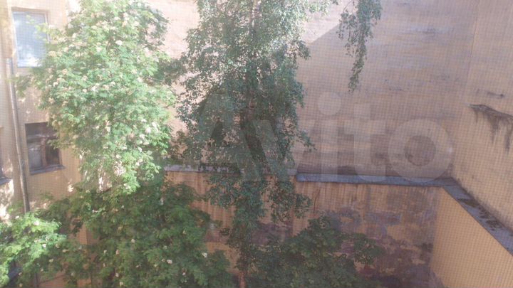 Комната 24 м² в 3-к., 4/4 эт.