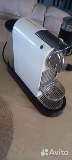Кофемашина и каппучинатор Nespresso