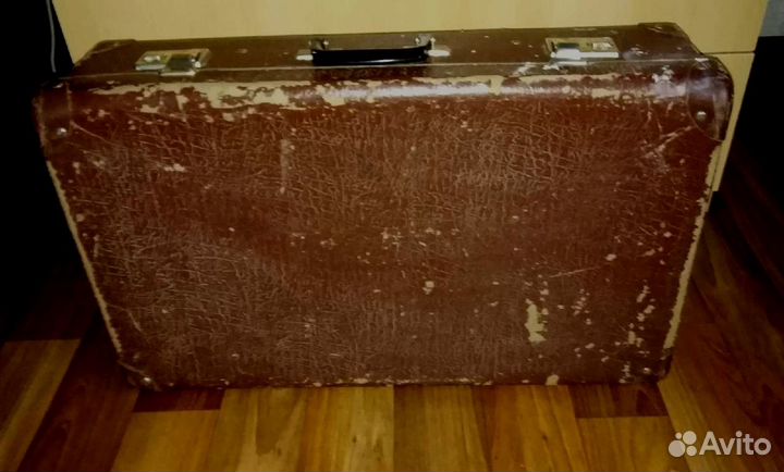 Чемодан ретро