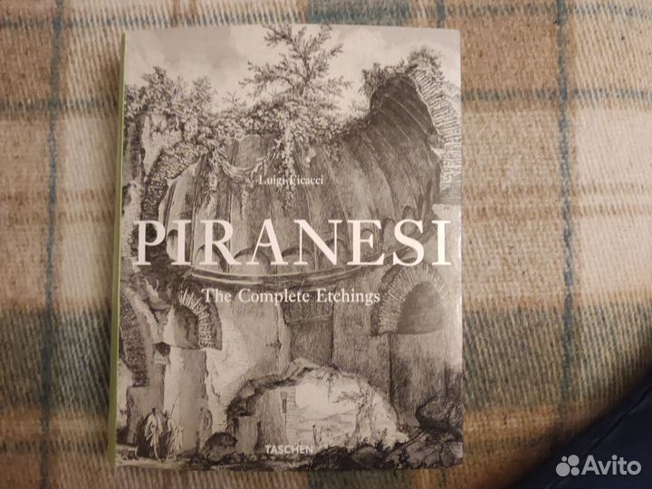 Альбом- книга.Гравюры Pиranеsi. 800 стр.Рим