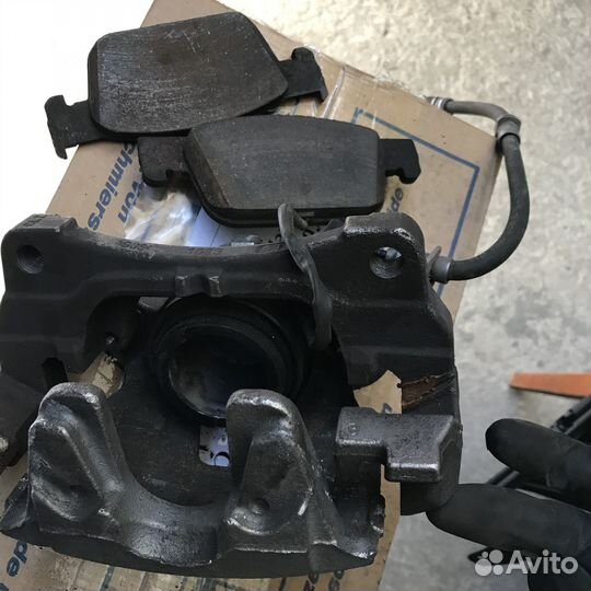 Суппорт передний левый Audi A4 B9