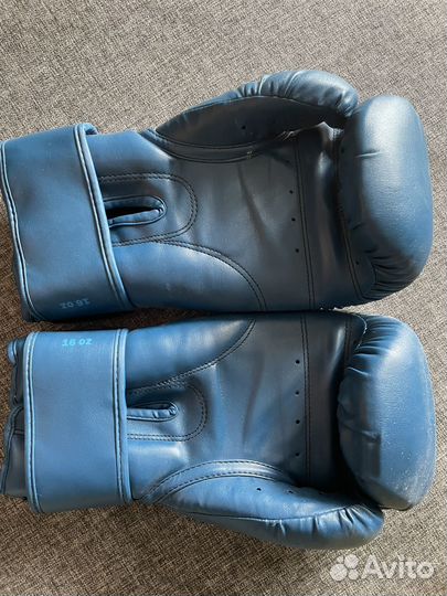 Боксерские перчатки Venum 16 oz