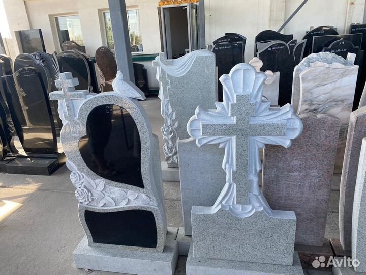 Памятники, оградки, портреты