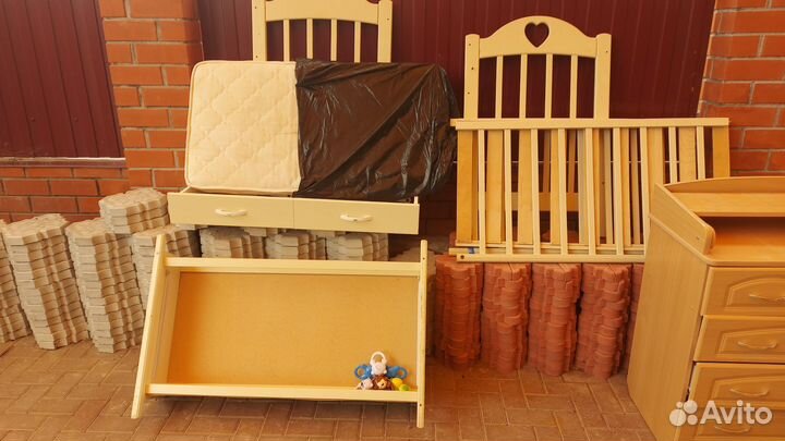 Кровать+ комод пеленальный стол