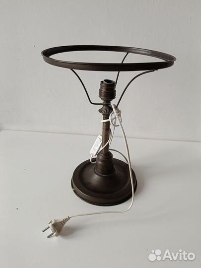 Настольная лампа