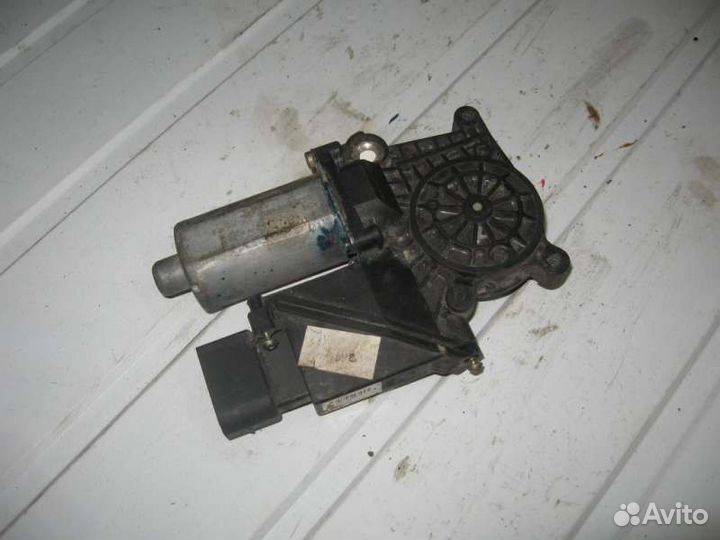 Моторчик стеклоподъемника задний левый Mercedes-Be