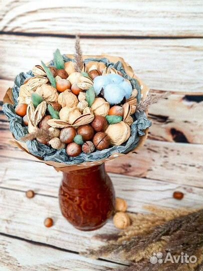 Вкусный съедобный букет из орехов и сухофруктов