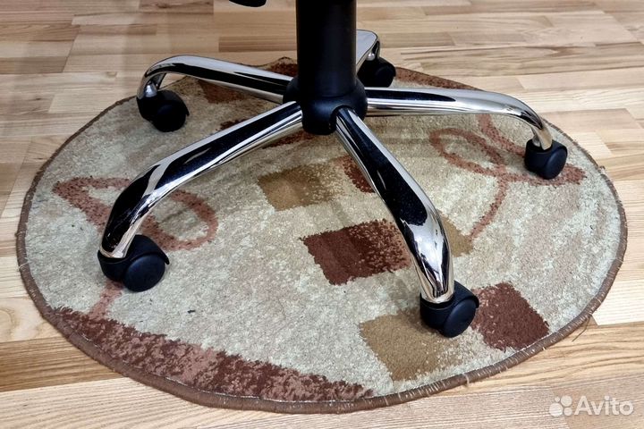 Коврик под компьютерное кресло