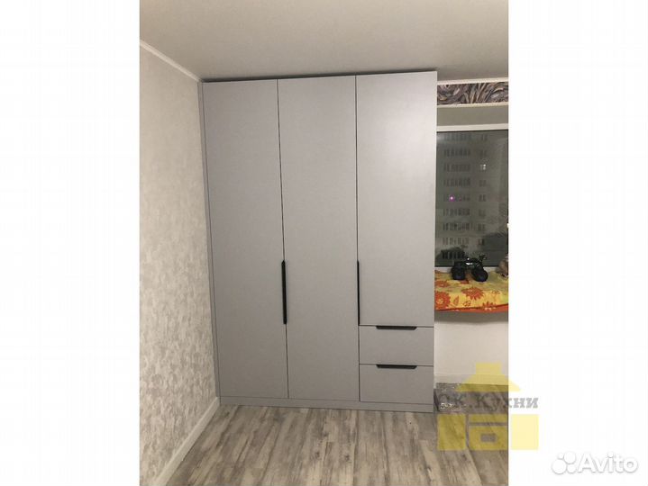 Шкаф с зеркалом