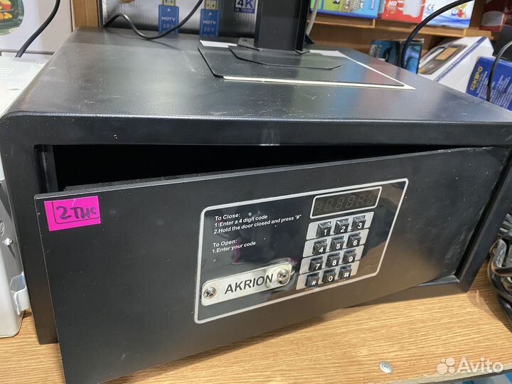 Сейф металлический